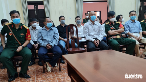 Phúc thẩm vụ lừa 465 tỉ đồng của 4 ngân hàng để lấy tiền sản xuất xăng giả tại Lũng Lô - Ảnh 1. Phúc thẩm vụ lừa 465 tỉ đồng của 4 ngân hàng để lấy tiền sản xuất xăng giả tại Lũng Lô - Ảnh 1.