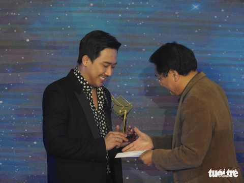 ‘Bố già’, Gái già lắm chiêu V đại thắng trong cơn mưa giải thưởng Cánh diều 2020 - Ảnh 1. ‘Bố già’, Gái già lắm chiêu V đại thắng trong cơn mưa giải thưởng Cánh diều 2020 - Ảnh 1.