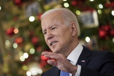 Công bố kế hoạch đối phó Omicron, Tổng thống Biden nhắc đến ông Trump - Ảnh 1. Công bố kế hoạch đối phó Omicron, Tổng thống Biden nhắc đến ông Trump - Ảnh 1.