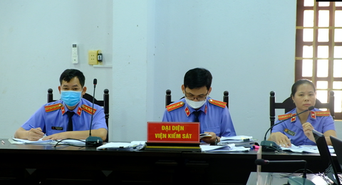 Phiên tòa xét xử Trịnh Sướng: Dung môi mà bán ra gọi là xăng thì chính là xăng giả - Ảnh 3. Phiên tòa xét xử Trịnh Sướng: Dung môi mà bán ra gọi là xăng thì chính là xăng giả - Ảnh 3.