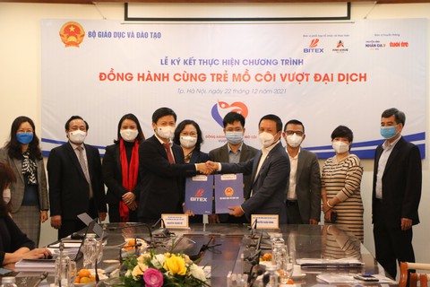 800 suất học bổng trị giá 10 tỉ đồng hành cùng trẻ mồ côi vượt qua đại dịch - Ảnh 1. 800 suất học bổng trị giá 10 tỉ đồng hành cùng trẻ mồ côi vượt qua đại dịch - Ảnh 1.