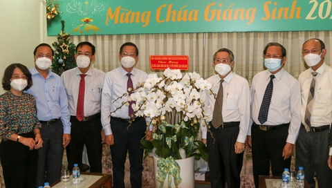 Chủ tịch TP.HCM Phan Văn Mãi thăm, chúc Giáng sinh đồng bào Tin Lành - Ảnh 1. Chủ tịch TP.HCM Phan Văn Mãi thăm, chúc Giáng sinh đồng bào Tin Lành - Ảnh 1.