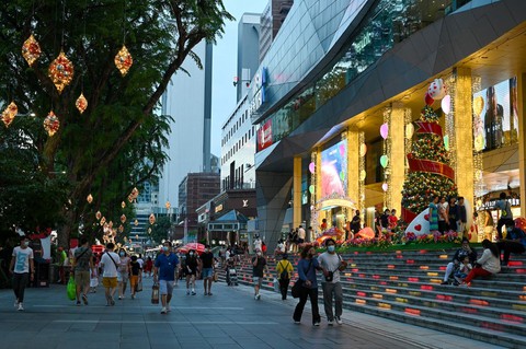 Không khí Giáng sinh 2021 khắp thế giới: Lộng lẫy nhưng im ắng - Ảnh 12. Không khí Giáng sinh 2021 khắp thế giới: Lộng lẫy nhưng im ắng - Ảnh 12.