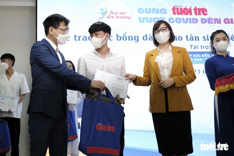 Học bổng Tiếp sức đến trường 2021 đến tay tân sinh viên Đà Nẵng - Ảnh 6. Học bổng Tiếp sức đến trường 2021 đến tay tân sinh viên Đà Nẵng - Ảnh 6.