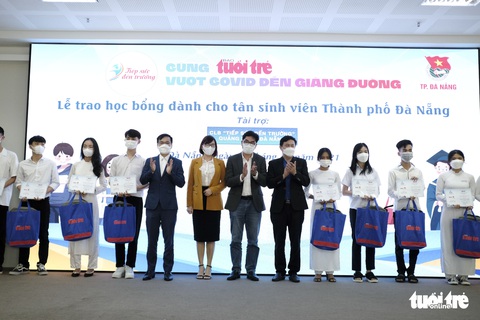 Học bổng Tiếp sức đến trường 2021 đến tay tân sinh viên Đà Nẵng - Ảnh 8. Học bổng Tiếp sức đến trường 2021 đến tay tân sinh viên Đà Nẵng - Ảnh 8.