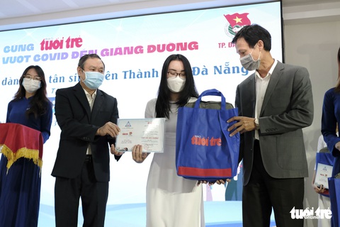 Học bổng Tiếp sức đến trường 2021 đến tay tân sinh viên Đà Nẵng - Ảnh 7. Học bổng Tiếp sức đến trường 2021 đến tay tân sinh viên Đà Nẵng - Ảnh 7.