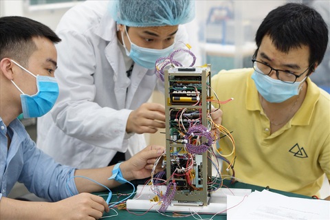 Trung tâm Vũ trụ Việt Nam vẫn đang tìm kiếm tín hiệu của vệ tinh NanoDragon - Ảnh 1. Trung tâm Vũ trụ Việt Nam vẫn đang tìm kiếm tín hiệu của vệ tinh NanoDragon - Ảnh 1.