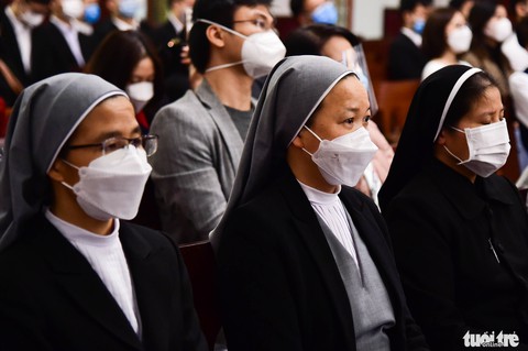 Hà Nội Giáng sinh: Khu vực nhà thờ Lớn vắng vẻ, đường phố có nơi tắc nghẽn - Ảnh 6. Hà Nội Giáng sinh: Khu vực nhà thờ Lớn vắng vẻ, đường phố có nơi tắc nghẽn - Ảnh 6.