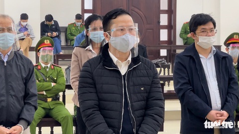 Cấp hàng trăm bằng giả, cựu hiệu trưởng Trường ĐH Đông Đô lãnh 12 năm tù - Ảnh 2. Cấp hàng trăm bằng giả, cựu hiệu trưởng Trường ĐH Đông Đô lãnh 12 năm tù - Ảnh 2.
