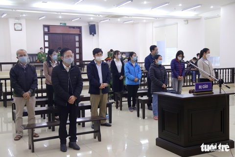 Cấp hàng trăm bằng giả, cựu hiệu trưởng Trường ĐH Đông Đô lãnh 12 năm tù - Ảnh 1. Cấp hàng trăm bằng giả, cựu hiệu trưởng Trường ĐH Đông Đô lãnh 12 năm tù - Ảnh 1.