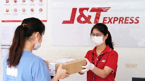 J&T Express và những nỗ lực không ngừng trong thời kì bình thường mới - Ảnh 1. J&T Express và những nỗ lực không ngừng trong thời kì bình thường mới - Ảnh 1.