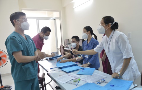 Dịch COVID ở TP.HCM vẫn cấp độ 2, số ca mắc mới giảm - Ảnh 1. Dịch COVID ở TP.HCM vẫn cấp độ 2, số ca mắc mới giảm - Ảnh 1.