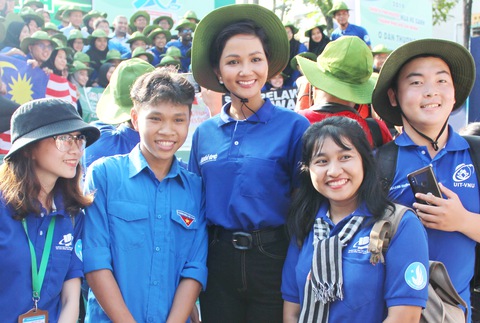 Vinh danh 14 ‘Công dân trẻ tiêu biểu TP.HCM’ 2021 - Ảnh 1. Vinh danh 14 ‘Công dân trẻ tiêu biểu TP.HCM’ 2021 - Ảnh 1.