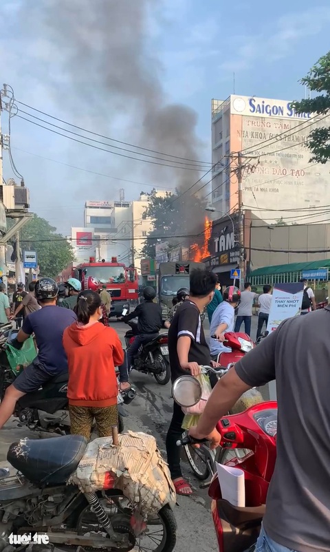 Cơm tấm Phúc Lộc Thọ phát cháy ngùn ngụt - Ảnh 3. Cơm tấm Phúc Lộc Thọ phát cháy ngùn ngụt - Ảnh 3.