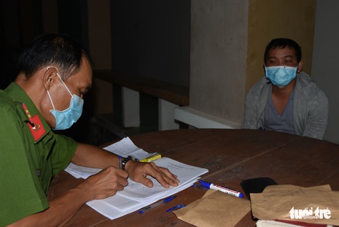 Trong ngày Giáng sinh, cướp giật liên tiếp 5 dây chuyền - Ảnh 1. Trong ngày Giáng sinh, cướp giật liên tiếp 5 dây chuyền - Ảnh 1.