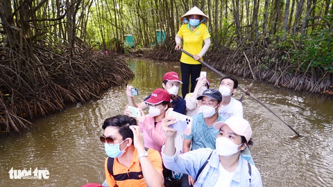 Cần giảm thuế, phí để cứu ngành du lịch - Ảnh 1. Cần giảm thuế, phí để cứu ngành du lịch - Ảnh 1.