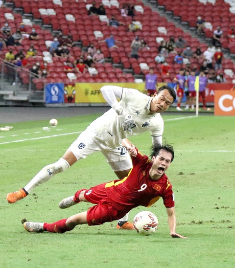 AFF chưa từng bàn thảo chuyện sử dụng VAR tại AFF Suzuki Cup 2020 - Ảnh 1. AFF chưa từng bàn thảo chuyện sử dụng VAR tại AFF Suzuki Cup 2020 - Ảnh 1.