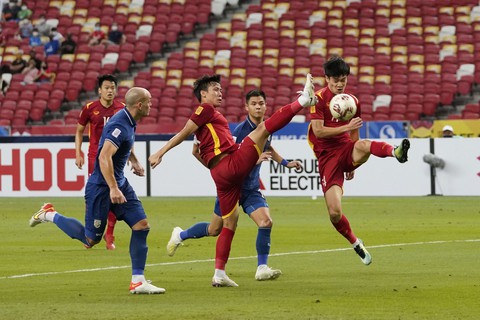 CĐV khích lệ tuyển Việt Nam: Đá hết mình là được, chúc anh em may mắn - Ảnh 1. CĐV khích lệ tuyển Việt Nam: Đá hết mình là được, chúc anh em may mắn - Ảnh 1.