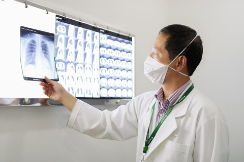 Hậu COVID-19 kéo dài đến 3 tháng, một số di chứng có thể bị vĩnh viễn - Ảnh 1. Hậu COVID-19 kéo dài đến 3 tháng, một số di chứng có thể bị vĩnh viễn - Ảnh 1.