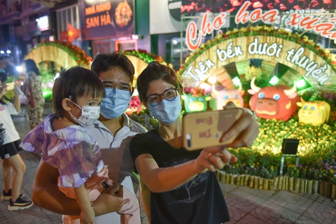 Đường hoa, chợ hoa hồi hộp theo dịch bệnh - Ảnh 1. Đường hoa, chợ hoa hồi hộp theo dịch bệnh - Ảnh 1.