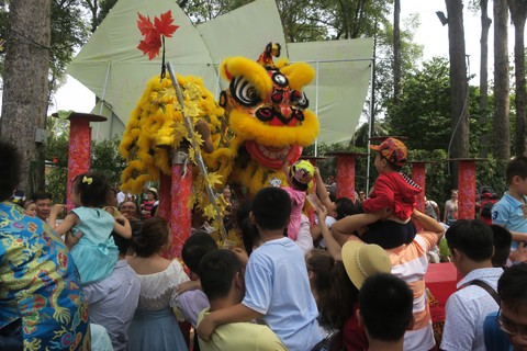 Đường hoa, chợ hoa hồi hộp theo dịch bệnh - Ảnh 3. Đường hoa, chợ hoa hồi hộp theo dịch bệnh - Ảnh 3.