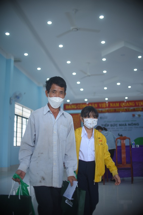 Tiếp sức nhà nông trao thưởng cho 47 học sinh khá, giỏi - Ảnh 3. Tiếp sức nhà nông trao thưởng cho 47 học sinh khá, giỏi - Ảnh 3.