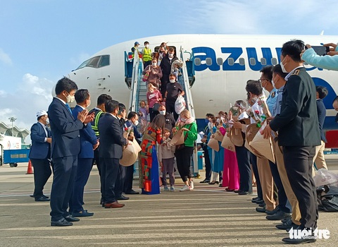 325 khách Nga đến Khánh Hòa: Lần này quay trở lại, mọi thứ vẫn rất tuyệt vời - Ảnh 2. 325 khách Nga đến Khánh Hòa: Lần này quay trở lại, mọi thứ vẫn rất tuyệt vời - Ảnh 2.