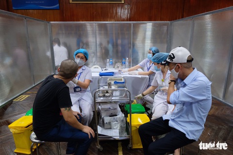 Tin sáng 27-12: Hà Nội nhiều ca COVID-19 tử vong chưa tiêm, số ca ở TP.HCM giảm mạnh - Ảnh 4. Tin sáng 27-12: Hà Nội nhiều ca COVID-19 tử vong chưa tiêm, số ca ở TP.HCM giảm mạnh - Ảnh 4.