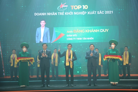 Top 100 doanh nhân trẻ xuất sắc tạo ra doanh thu 1.350 tỉ đồng - Ảnh 1. Top 100 doanh nhân trẻ xuất sắc tạo ra doanh thu 1.350 tỉ đồng - Ảnh 1.