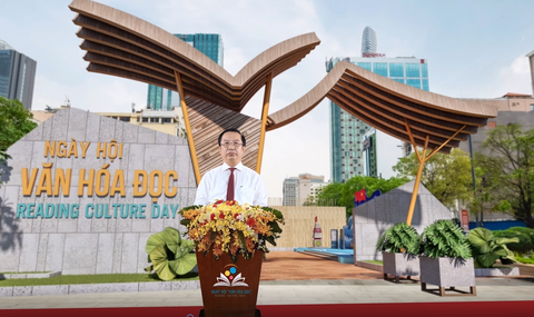 Võ Minh Lâm, Lê Tú Chinh làm thuyết minh viên trong Ngày hội Văn hóa đọc TP.HCM 2021 - Ảnh 1. Võ Minh Lâm, Lê Tú Chinh làm thuyết minh viên trong Ngày hội Văn hóa đọc TP.HCM 2021 - Ảnh 1.