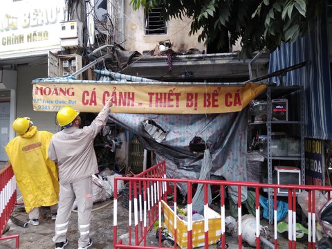 Cháy nhà lúc rạng sáng, 2 vợ chồng và con gái 1 tuổi tử vong - Ảnh 4. Cháy nhà lúc rạng sáng, 2 vợ chồng và con gái 1 tuổi tử vong - Ảnh 4.