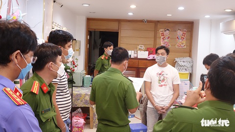 Khởi tố, bắt thêm 2 bị can liên quan đường dây đánh bạc hơn 2.000 tỉ đồng - Ảnh 1. Khởi tố, bắt thêm 2 bị can liên quan đường dây đánh bạc hơn 2.000 tỉ đồng - Ảnh 1.