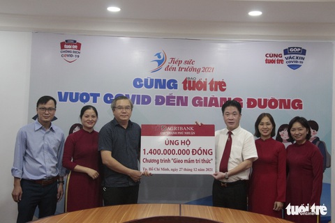 Thêm 1,4 tỉ đồng tiếp sức cho học sinh nghèo ở TP.HCM, Bến Tre và Nghệ An - Ảnh 4. Thêm 1,4 tỉ đồng tiếp sức cho học sinh nghèo ở TP.HCM, Bến Tre và Nghệ An - Ảnh 4.