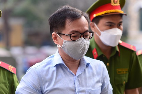 Ông Tề Trí Dũng, ông Tất Thành Cang hầu tòa vụ bán rẻ 9 triệu cổ phần SADECO - Ảnh 2. Ông Tề Trí Dũng, ông Tất Thành Cang hầu tòa vụ bán rẻ 9 triệu cổ phần SADECO - Ảnh 2.