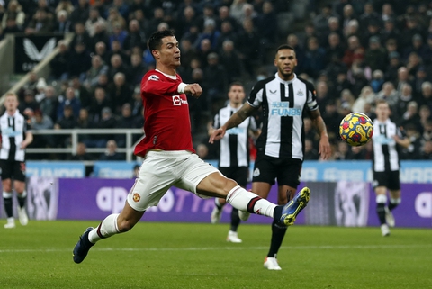 Ronaldo mờ nhạt, Man Utd chật vật cầm hòa Newcastle - Ảnh 2. Ronaldo mờ nhạt, Man Utd chật vật cầm hòa Newcastle - Ảnh 2.