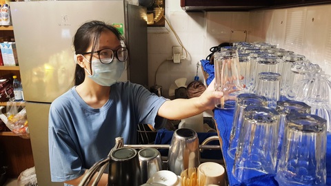 Vào đại học từ gánh ve chai của mẹ - Ảnh 3. Vào đại học từ gánh ve chai của mẹ - Ảnh 3.