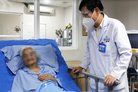 Bệnh viện tỉnh thay khớp háng thành công cho cụ bà 103 tuổi - Ảnh 1. Bệnh viện tỉnh thay khớp háng thành công cho cụ bà 103 tuổi - Ảnh 1.