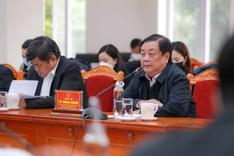Bộ trưởng Lê Minh Hoan: Cửa khẩu không có hạ tầng, khi có sự cố rất rủi ro - Ảnh 1. Bộ trưởng Lê Minh Hoan: Cửa khẩu không có hạ tầng, khi có sự cố rất rủi ro - Ảnh 1.