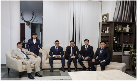Công ty Luật LHLegal vinh dự nhận cú đúp giải thưởng cuối năm 2021 - Ảnh 3. Công ty Luật LHLegal vinh dự nhận cú đúp giải thưởng cuối năm 2021 - Ảnh 3.