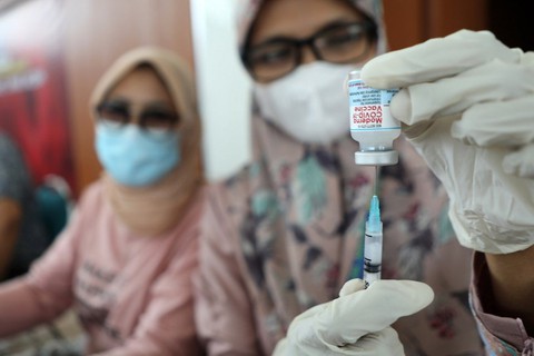 Một người đàn ông Indonesia tiết lộ đã tiêm 16 mũi vắc xin COVID-19 - Ảnh 1. Một người đàn ông Indonesia tiết lộ đã tiêm 16 mũi vắc xin COVID-19 - Ảnh 1.