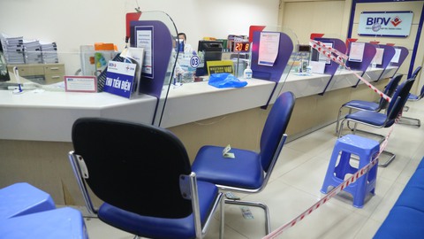 Hai giờ truy bắt tên cướp dùng súng giả cướp 450 triệu của ngân hàng BIDV - Ảnh 1. Hai giờ truy bắt tên cướp dùng súng giả cướp 450 triệu của ngân hàng BIDV - Ảnh 1.