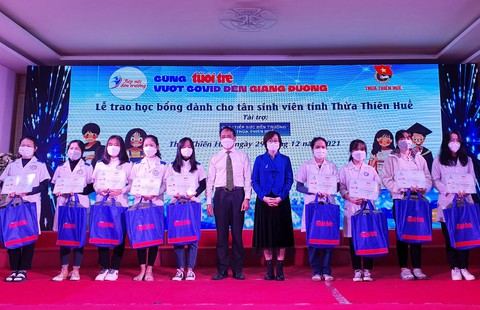 ‘Không để hoàn cảnh nghị lực nào phải đứt gánh học giữa đường vì đại dịch’ - Ảnh 8. ‘Không để hoàn cảnh nghị lực nào phải đứt gánh học giữa đường vì đại dịch’ - Ảnh 8.