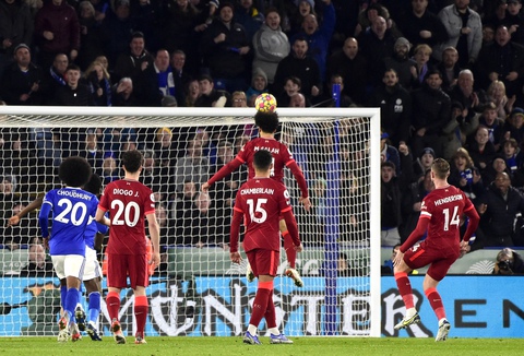 Salah đá hỏng penalty, Liverpool phơi áo trước Leicester trong trận đấu cuối năm 2021 - Ảnh 2. Salah đá hỏng penalty, Liverpool phơi áo trước Leicester trong trận đấu cuối năm 2021 - Ảnh 2.