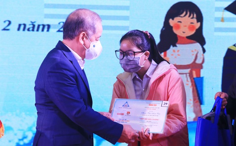 ‘Không để hoàn cảnh nghị lực nào phải đứt gánh học giữa đường vì đại dịch’ - Ảnh 7. ‘Không để hoàn cảnh nghị lực nào phải đứt gánh học giữa đường vì đại dịch’ - Ảnh 7.