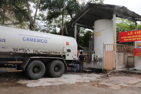 Bệnh viện Đa khoa TP Cần Thơ tiếp nhận tài trợ 20 tấn oxy lỏng - Ảnh 1. Bệnh viện Đa khoa TP Cần Thơ tiếp nhận tài trợ 20 tấn oxy lỏng - Ảnh 1.