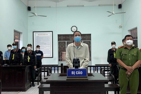 Nam thanh niên cưỡng đoạt 2 triệu đồng của bà Nguyễn Phương Hằng được hưởng án treo - Ảnh 1. Nam thanh niên cưỡng đoạt 2 triệu đồng của bà Nguyễn Phương Hằng được hưởng án treo - Ảnh 1.