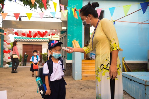 Chuyên gia y tế: Học sinh tiểu học chưa tiêm vắc xin đến trường là mạo hiểm - Ảnh 2. Chuyên gia y tế: Học sinh tiểu học chưa tiêm vắc xin đến trường là mạo hiểm - Ảnh 2.