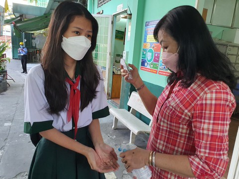 TP.HCM: 51 trường trung học chưa cho học sinh đi học lại - Ảnh 1. TP.HCM: 51 trường trung học chưa cho học sinh đi học lại - Ảnh 1.