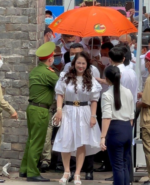 Nam thanh niên cưỡng đoạt 2 triệu đồng của bà Nguyễn Phương Hằng được hưởng án treo - Ảnh 2. Nam thanh niên cưỡng đoạt 2 triệu đồng của bà Nguyễn Phương Hằng được hưởng án treo - Ảnh 2.