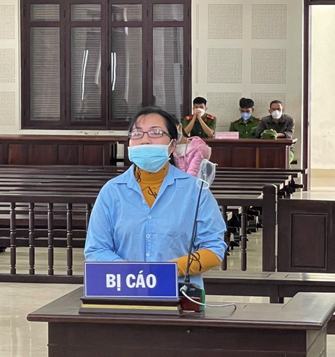 Làm sổ đỏ giả bị phát giác, thuê côn đồ dàn cảnh lấy lại để mang đi lừa đảo - Ảnh 1. Làm sổ đỏ giả bị phát giác, thuê côn đồ dàn cảnh lấy lại để mang đi lừa đảo - Ảnh 1.